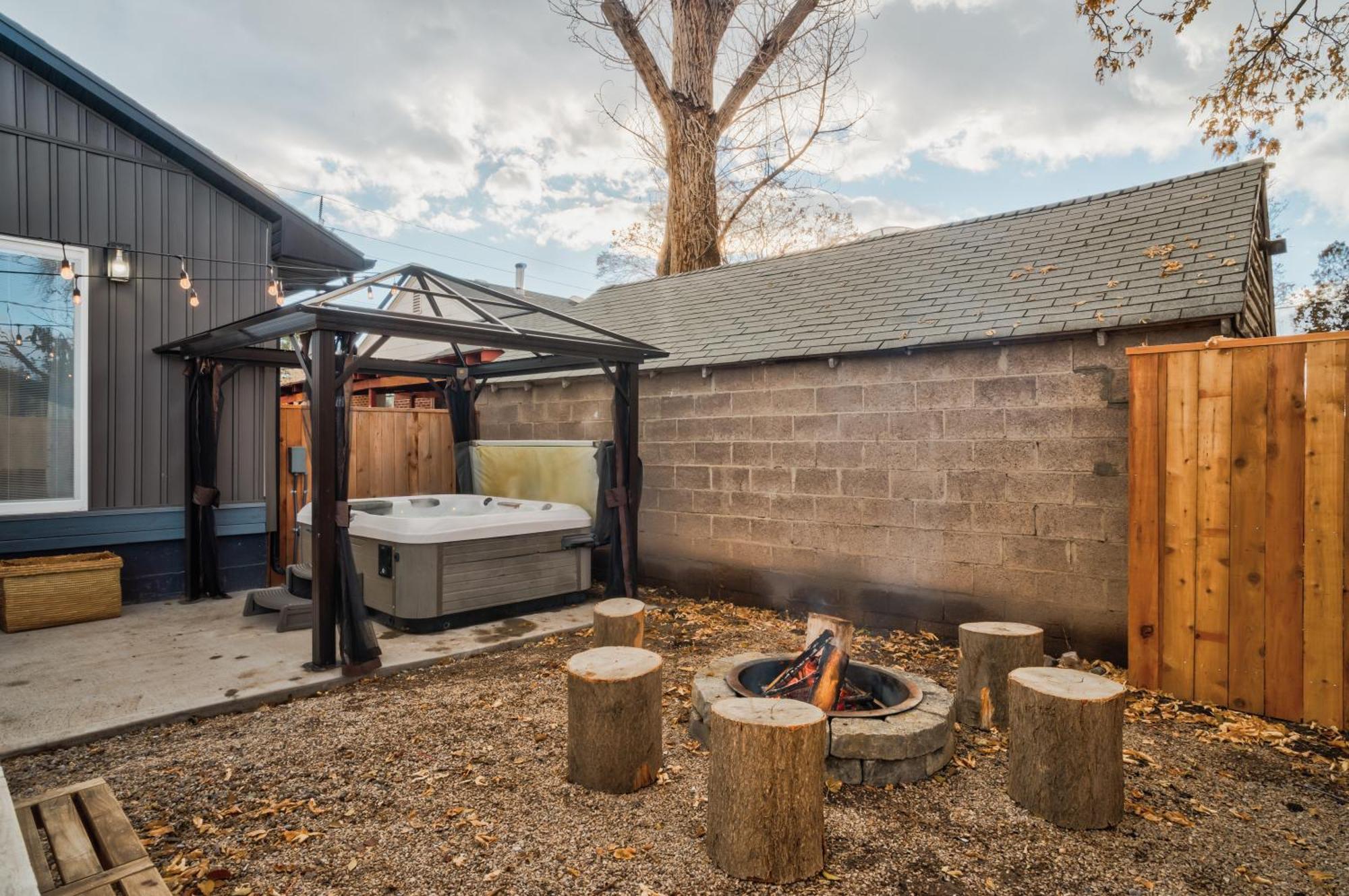 Modern Liberty Park And Hot Tub